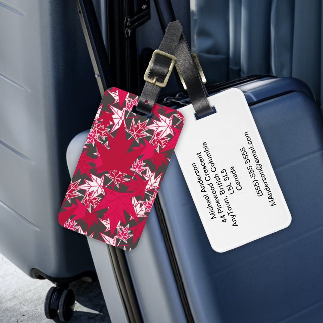 Maple Löv på en kolbakgrund Bagagebricka (Maple Leaves on a Charcoal Background Luggage Tag by The Canadian Outpost Shop)