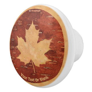 Maple Löv på inre Birch Bark Knopp