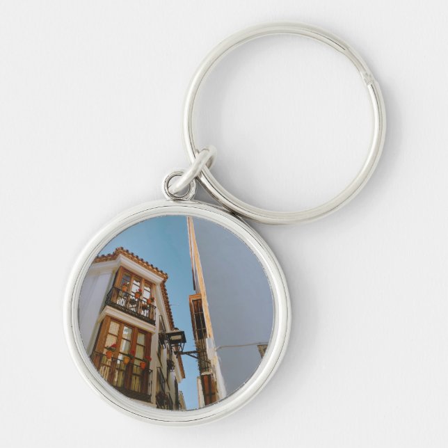 Marbella Cityscape Rund Silverfärgad Nyckelring (Framsidan)