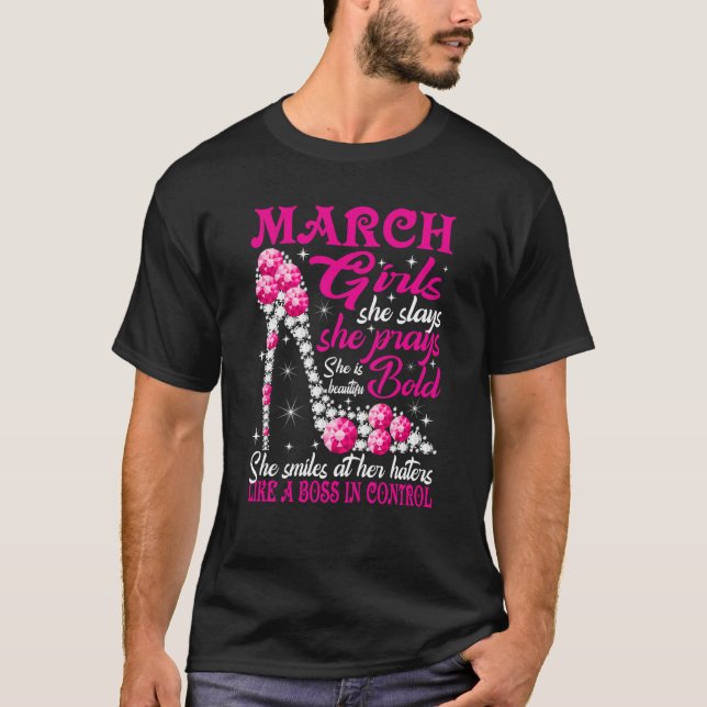 March Girl She Slays She Prays She's Beautiful sho T Shirt (Framsida)