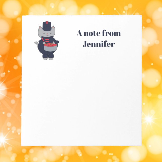 Marching Band Cat Drum Navy Blue Red Personalize Anteckningsblock (A notepad featuring a gray cat playing the drums and wearing a navy blue & red marching band uniform)