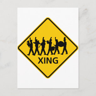 Marching Band Crossing Highway-tecken Vykort