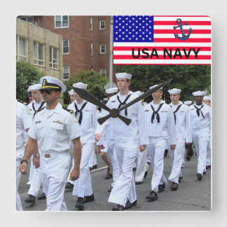 Marching Saillors i vita militärunifo, USA Fyrkantig Klocka