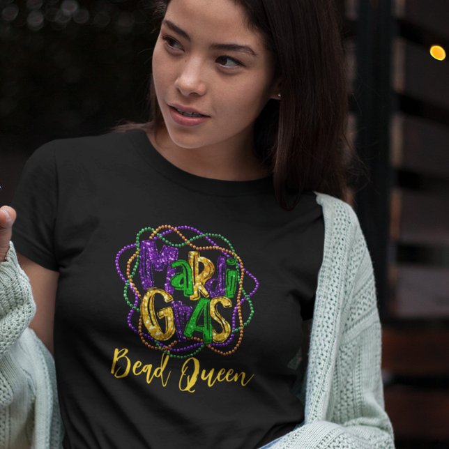 Mardi Gras Bead Queen Anpassningsbar Text T Shirt (Colorful Mardi Gras t-shirt with custom text. )
