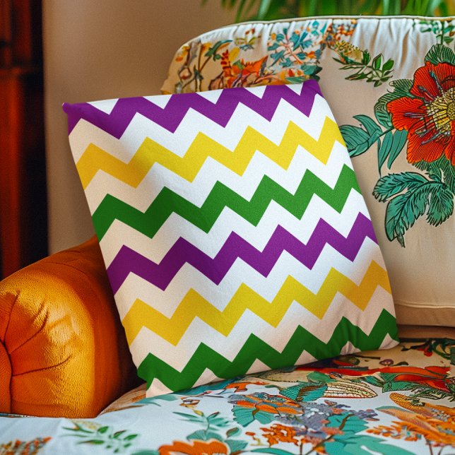 Mardi Gras-chevronmönster Kudde (Mardi Gras Chevron Pattern Throw Pillow)