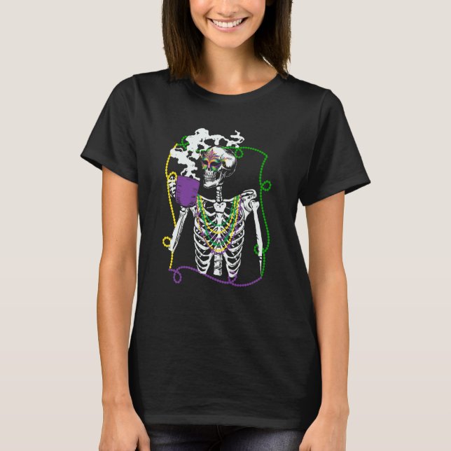 Mardi Gras Skeleton Drinking Coffee Mask Beads Fat T Shirt (Framsida)