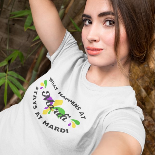 Mardi Gras What Happens at Mardi Funny T Shirt (Skapare uppladdad)