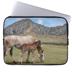 Mare & Colt at Volcanic Crater of Rano Raraku Laptop Fodral