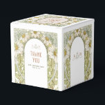 Marguerite Daisy Delikat Art nouveau Mucha Presentaskar<br><div class="desc">"Lägg till en aning naturskönhet till bröllop eller party favors med de här charmerande margueriterna och daisy-temaerade favoritrutorna. De här vita eleganterna är försedda med delikata blommigtar och är perfekt för att fylla med maträtter, små ritningar eller andra små presenter för gästerna. Den gedigna och vintage-inspirerade utformningen av dessa favoritrutor...</div>