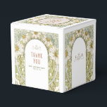 Marguerite Daisy Delikat Art nouveau Mucha Presentaskar<br><div class="desc">"Lägg till en aning naturskönhet till bröllop eller party favors med de här charmerande margueriterna och daisy-temaerade favoritrutorna. De här vita eleganterna är försedda med delikata blommigtar och är perfekt för att fylla med maträtter, små ritningar eller andra små presenter för gästerna. Den gedigna och vintage-inspirerade utformningen av dessa favoritrutor...</div>