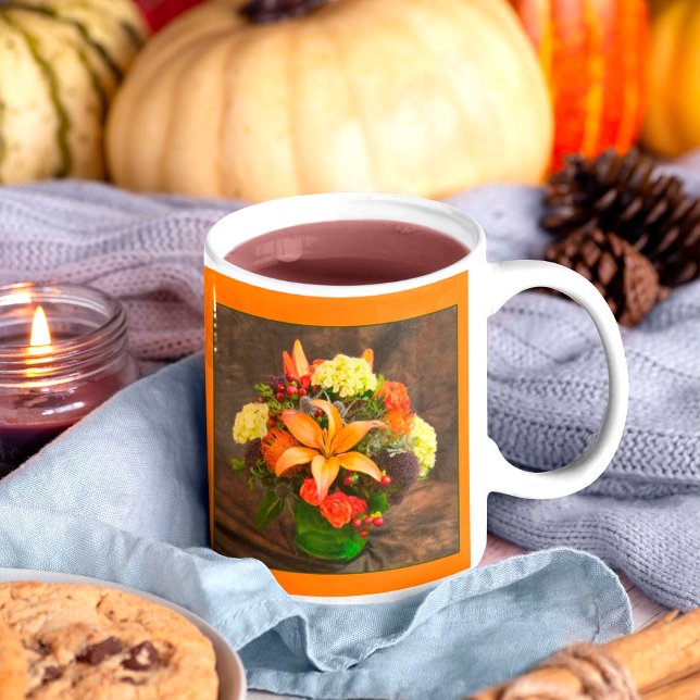 Marigolds, Hydrangea, Lilies Autumn Blommigt Kaffemugg (Enjoy your favorite Autumn beverage in this Autumn Floral mug.  )
