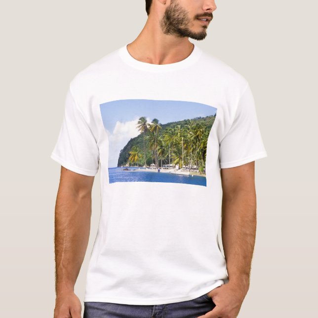 Marigot Bay, St. Lucia, Karibien T Shirt (Framsida)