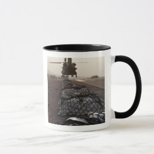 Marinaler bifogar sladdar mugg