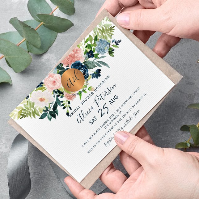 Marinblå blomstervattenfärgmonogram bröllopsdusch inbjudningar (Skapare uppladdad)