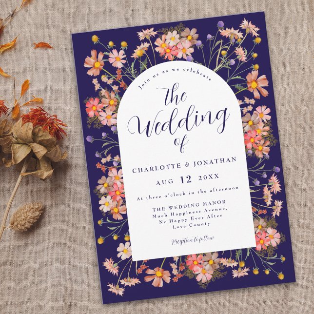 Marinblå Boho Vildblomma Höstbröllop Inbjudningar (Boho floral arch navy blue elegant script fall wedding invitation watercolor wild flowers)
