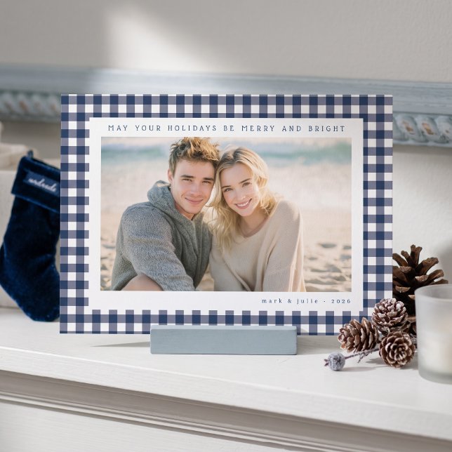 Marinblå Gingham Ram Julfotografi Julkort (Simulated card on mantel)