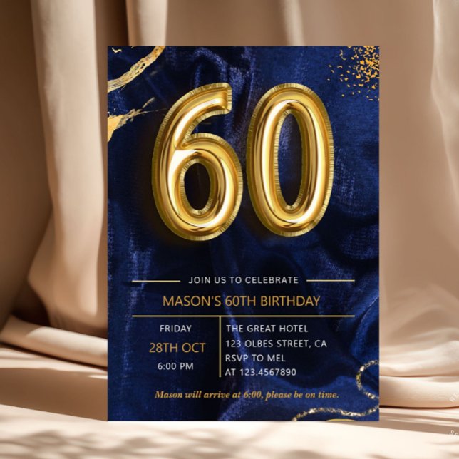 Marinblå Guld Glitter 60-årsdag Inbjudningar (Navy blue and gold glitters surprise 60th birthday party invitation. Elegant modern design featuring)