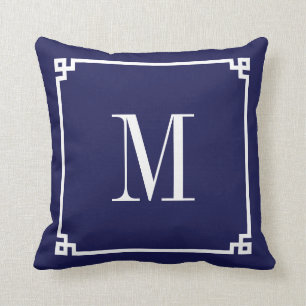Marinblå och vit grekisk nyckelkant med monogram kudde