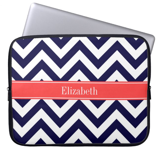 Marinblå Stora Chevron Korallröd Namn Monogram Laptop Fodral (Framsidan)