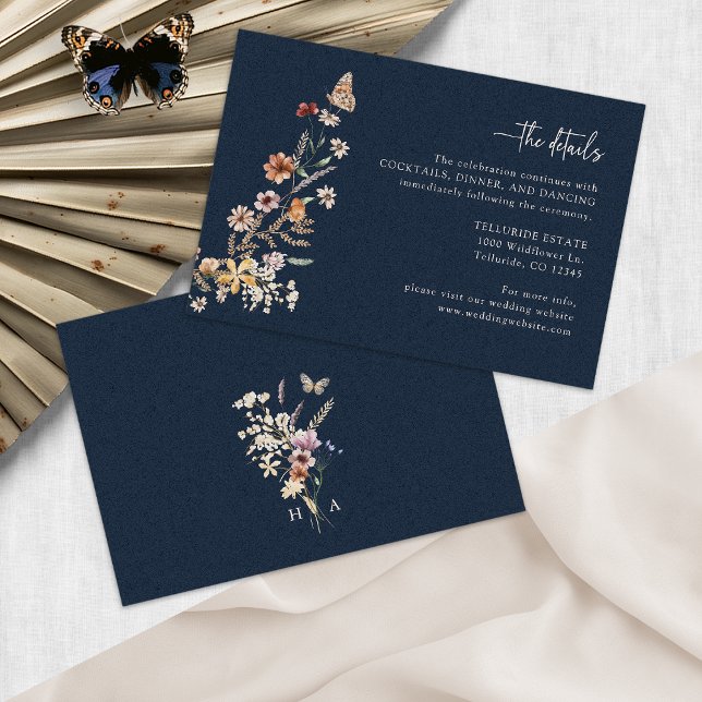Marinblå Vildblomma Boho Kuvertkort Tilläggskort (Navy Blue Wildflower Boho Enclosure Card Monogram Butterfly by Painted Paperie
)