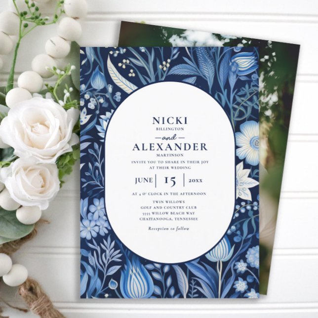 Marinblå Vit Blommig Båge Foto Bröllop Inbjudningar (Blue and white floral oval/double arch photo wedding invitation)