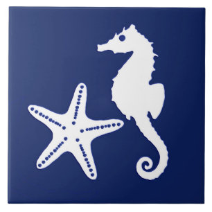 Marinblåa Seahorse och sjöstjärna - och vit Kakelplatta