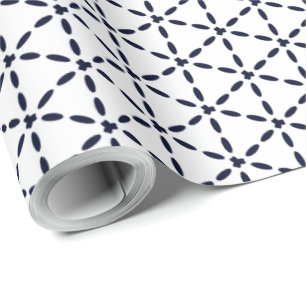 Marinblått geometriskt mönster på vit presentpapper
