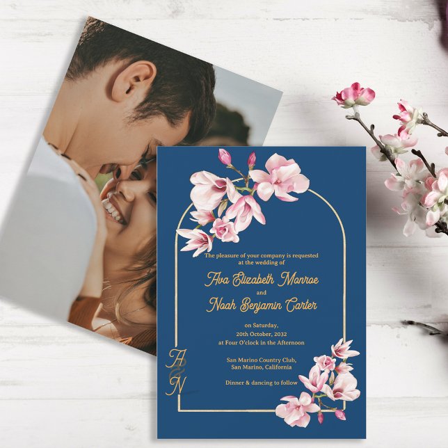 Marinblommig Magnolia Foto Bröllopsinbjudan (Navy Magnolia Floral Photo Wedding Invitation)