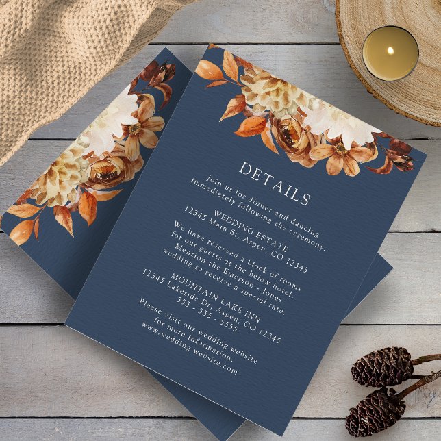 Marineblå höst Terrakotta Blommig Bröllopsdetalj Tilläggskort (Navy Blue Fall Terracotta Floral Wedding Details Enclosure Card by Painted Paperie
)