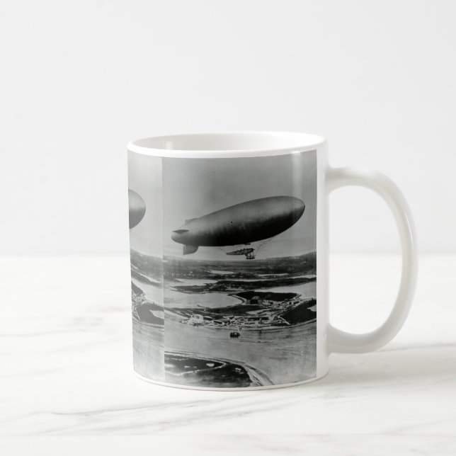 Marinen B-klassificerar litet luftskepp som flyger Kaffemugg (Höger)