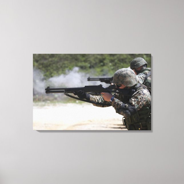 Marines avfyrar pistol canvastryck (Framsida)