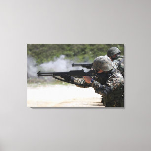 Marines avfyrar pistol canvastryck