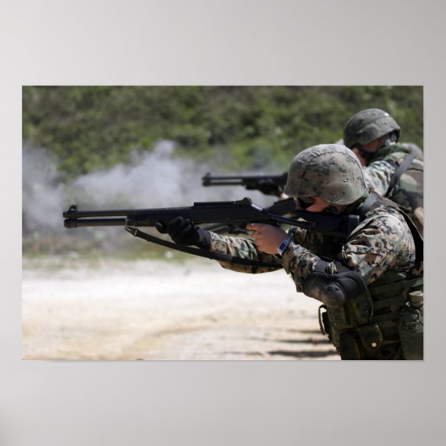 Marines avfyrar pistol poster (Framsidan)