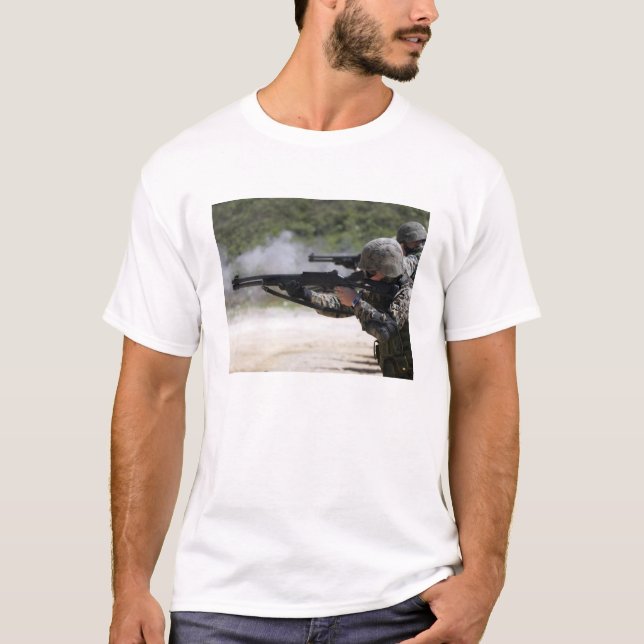 Marines avfyrar pistol t-shirt (Framsida)