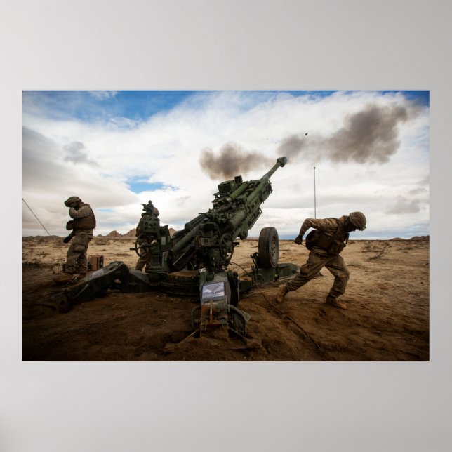 Marines Fire a M777-A2 Howitzer Poster (Framsidan)