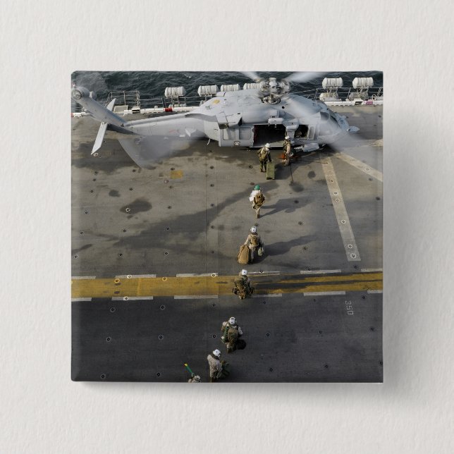 Marines förbereder sig för att gå ombord på en MH- Knapp (Framsida)