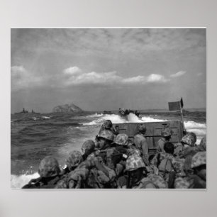 Marines närmar sig Iwo Jima - WW2 - 1945 Poster