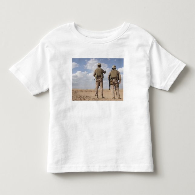 Marines söker igenom horisonten för rebellaktivite tee shirt (Framsida)