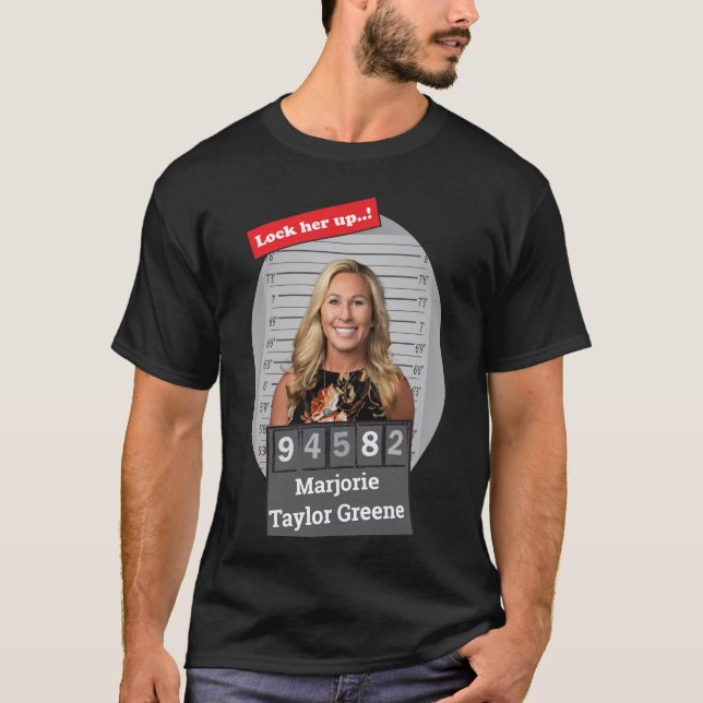 Marjorie Taylor Greene 🤣 Funny Mugshot Novel T Shirt (Framsida)