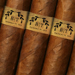 Märk med Cigar Band-märket för Guld Bröllop Returadress Etikett<br><div class="desc">Denna enkla och elegant etikettdesign har skapats till användan som ett anpassningsbar cigarrband för bröllop, årsdag eller förlovningsfest. Den har förstört den brända bakgrunden i guld med ett vintage och en elegant svart textmall som kan anpassas till Bride och Grooms monogram initialer och deras bröllop-datum. En ren botanisk bläckfisk ovanför...</div>