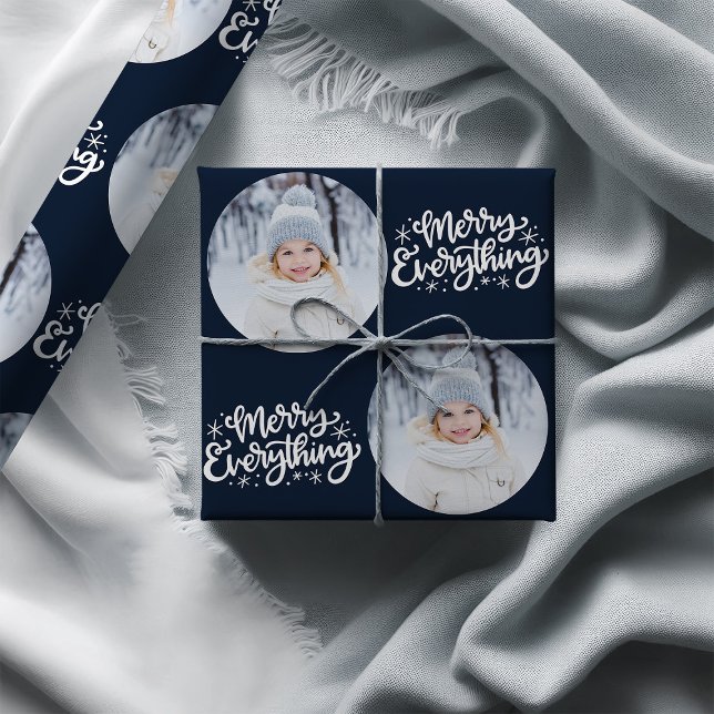 Märka allt Kalligrafi Runda Photo Blue Presentpapper (Photo Wrapping Paper - Merry Everything)
