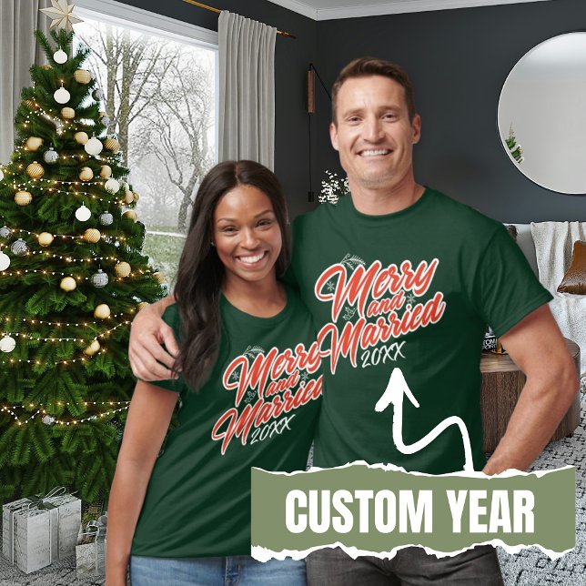 Märka och präglade skript Anpassningsbar År Röd oc T Shirt (Merry and Married Script Custom Year Red and Green T-Shirt)