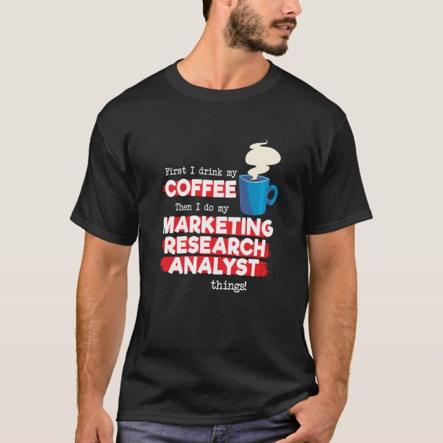 Marknadsföring-forskningsanalytiker och kaffeutläg t shirt (Framsida)