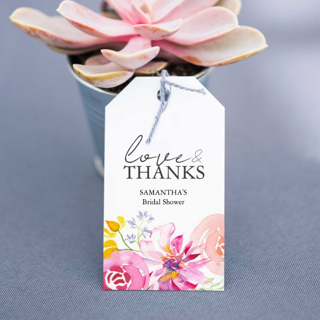 Märkning till Bröllopsduschgåvor Akvarellblommor Presentetikett (Favor tags for bridal shower or weddings pink watercolor floral design by Victoria Grigaliunas)
