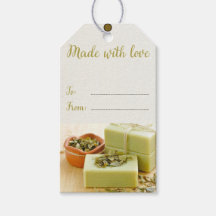 Märkre av handgjord tvål. Tillverkad med kärlek