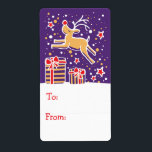 Märkre av julklacksgåva (till och från) fraktsedel<br><div class="desc">Kute illustrerade julklappsetiketter med en illustration av en renare som pranserar över gåvor på en snöig julafton. Anpassa med din egen namn. Sarah Trett illustrerar och utformar.</div>