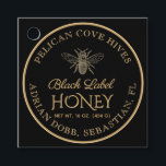 Märkrn Honung Black Guld Vintage Bee-etikett Gåvor Etiketter<br><div class="desc">Anpassa den här honungsmärkningen till bigården namn, ägare namn, nettovikt och adress. Skripttypsnitt för elegant guld i mitten spådomar ut "Black Label Honung". Vintage Bee-illustration på en svart bakgrund med en dubbla guld gräns. Baksidan av etiketten kan anpassas för att förklara varför din honung är bättre än dina konkurrenter. Omvandlingar...</div>