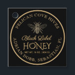 Märkrn Honung Black Guld Vintage Bee-etikett Gåvor Etiketter<br><div class="desc">Anpassa den här honungsmärkningen till bigården namn, ägare namn, nettovikt och adress. Skripttypsnitt för elegant guld i mitten spådomar ut "Black Label Honung". Vintage Bee-illustration på en svart bakgrund med en dubbla guld gräns. Baksidan av etiketten kan anpassas för att förklara varför din honung är bättre än dina konkurrenter. Omvandlingar...</div>