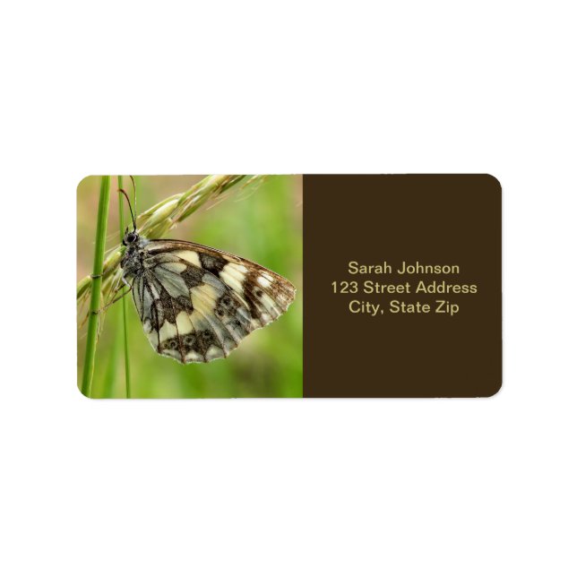 Marmorerad vit fjäril på gräs adressetikett (Framsidan)