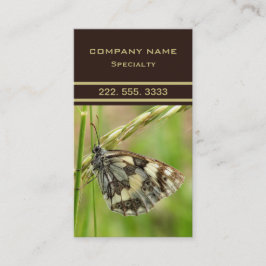 Marmorerad vit fjäril på gräs visitkort